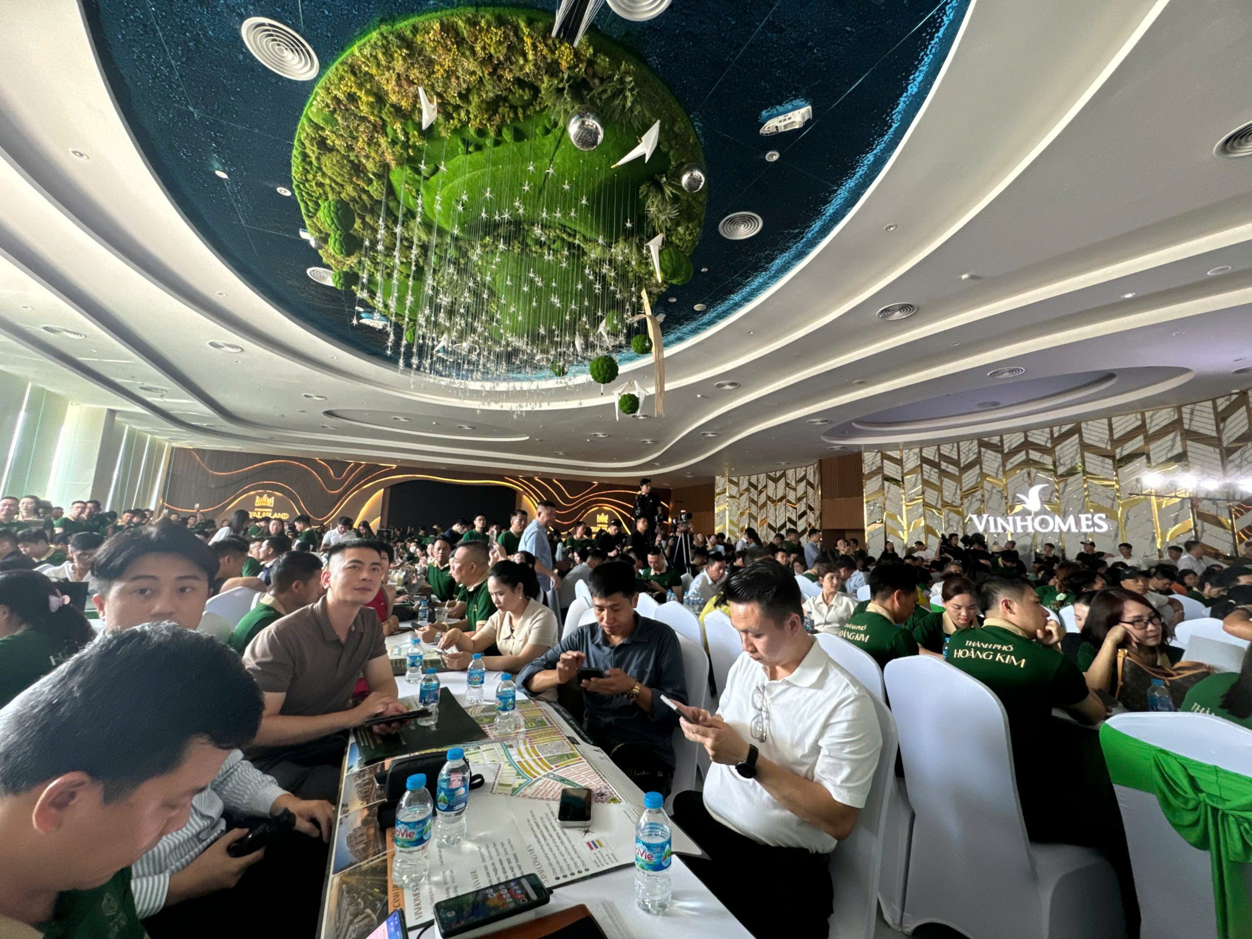 Hỗ trợ khách ráp căn Vinhomes Dương Kinh 